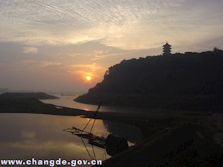 日出孤峰