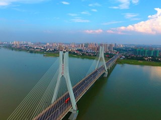 桃花源大桥横跨沅水两岸