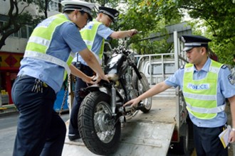 市公安局“四警合一”开展飙车类摩托车整治行动