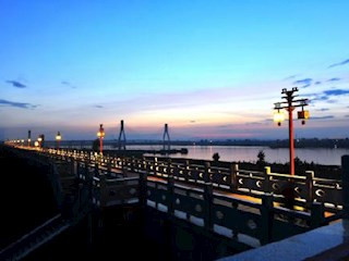 江南城区沅江风光带夜景
