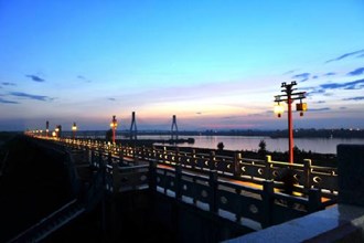江南城区沅江风光带夜景