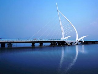 沾天湖东岸栈桥