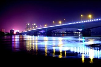 夜色中的沅水一桥