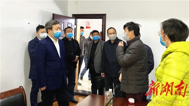 曹立军慰问坚守一线的湖南日报社常德分社记者