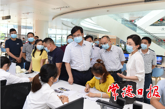 邹文辉调研智慧城市建设和政务服务工作时要求：立足服务市民、赋能市场，努力打造全国一流城市大脑