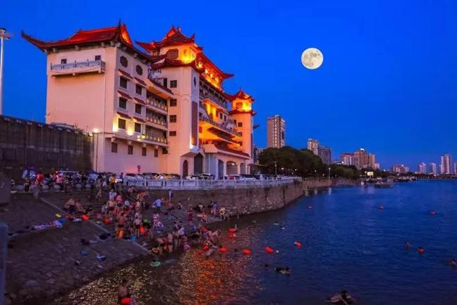 夜幕下的武陵阁