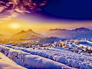 旭日照冬雪