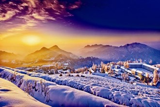 旭日照冬雪