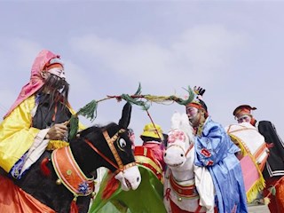 竹马戏闹春