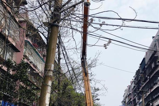 【社会】江北城区红庙街老旧路灯拆除