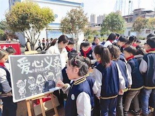 远学雷锋·近学田工——安乡人在行动