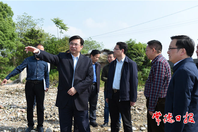 邹文辉调研防汛备汛、河湖长制、粮食生产和农业保险工作时强调：牢牢扛起防汛减灾责任 确保全市人民生命财产安全