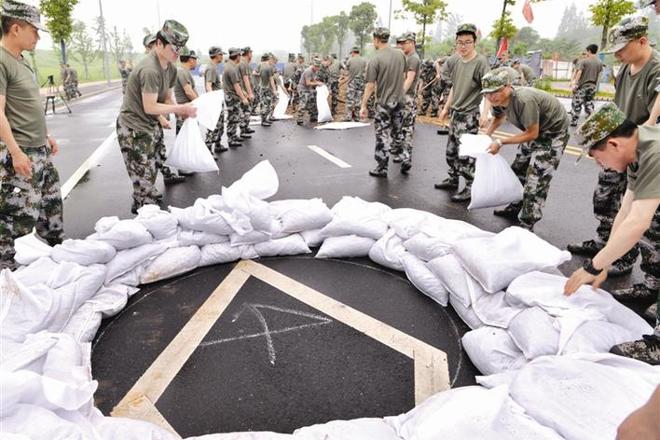 鼎城区开展防汛抗旱业务知识培训及防汛抢险演练