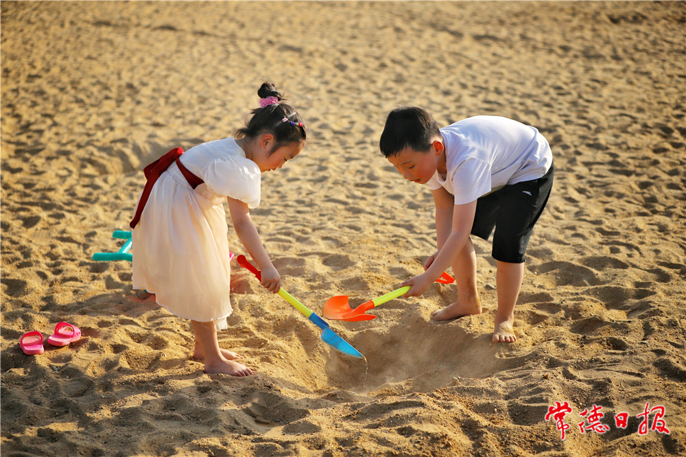 李浩洲-五一的柳湖沙滩-5-3.jpg