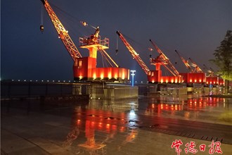 老码头风光带雨后夜色