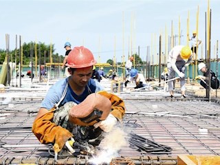 常德经开区：5G通讯塔及城市智慧综合杆项目火热建设中