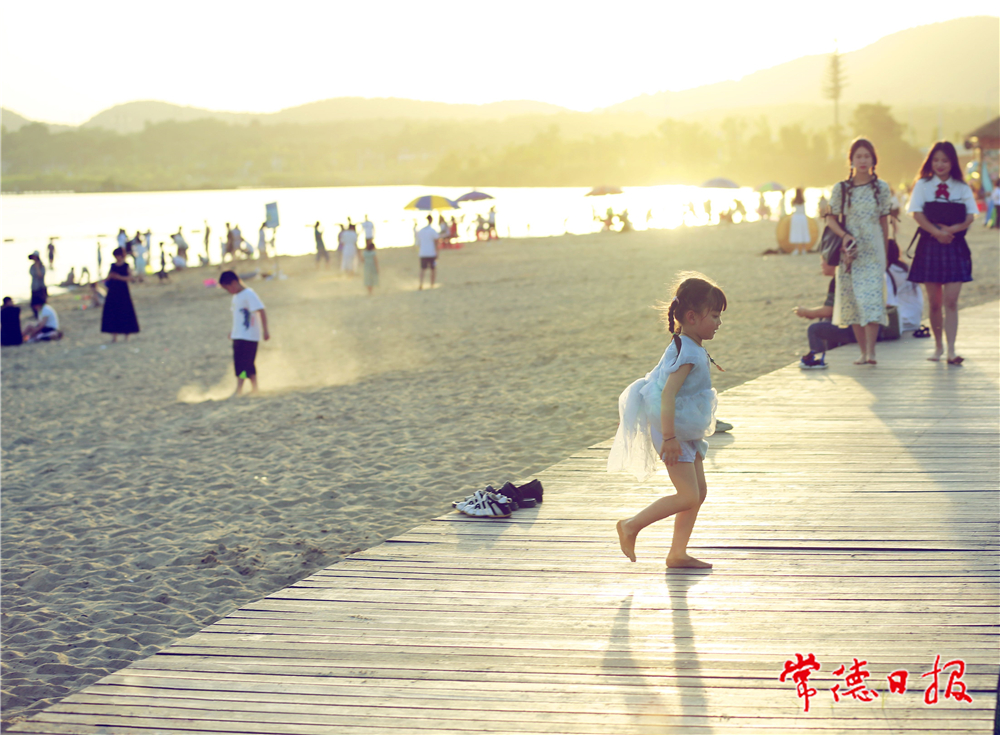 3杨朝霞-柳湖夕照-1.jpg