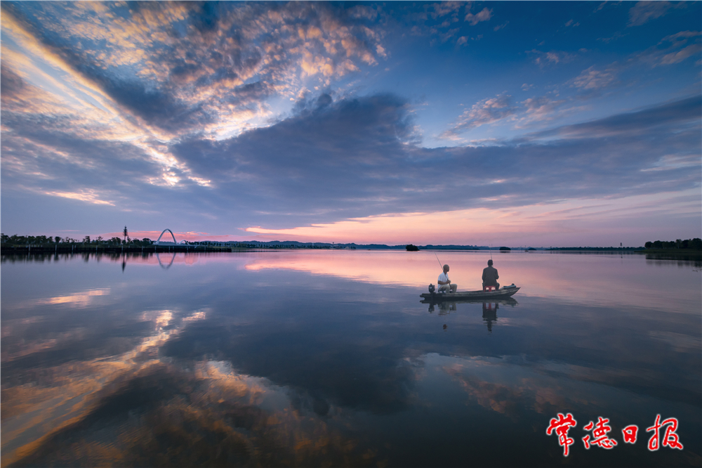 1杨宏缘-天水一色的沾天湖-1.jpg