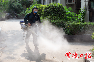 常德蓝天救援队对全市无物业小区进行义务消杀