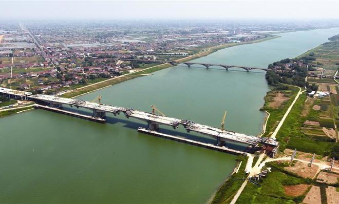 澧县：张公庙澧水特大桥施工忙