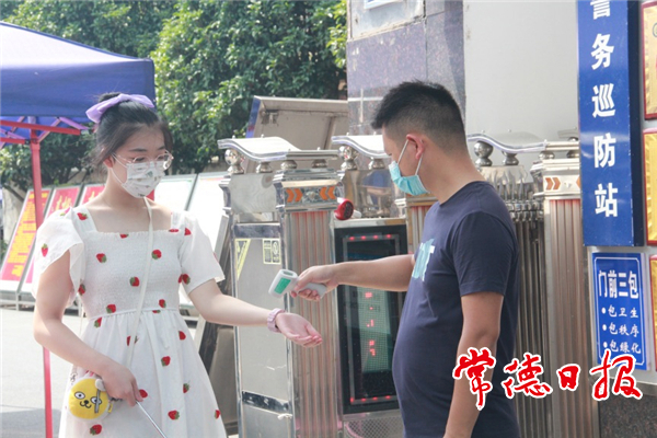 市三中为市直学校12-14岁新冠疫苗接种学生提供优质服务