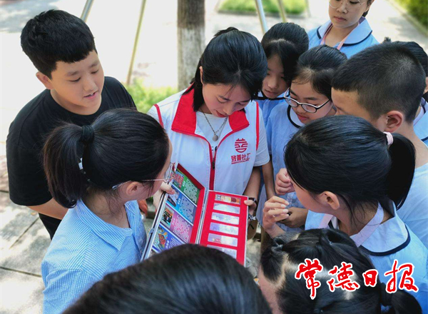 武陵区南坪街道走进校园上好禁毒“第一课”