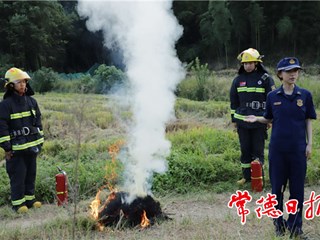 金秋防火不马虎，消防知识送田头
