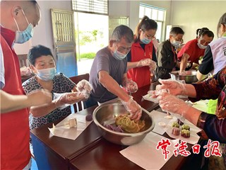 武陵区：丹洲乡敬老院里提前过中秋