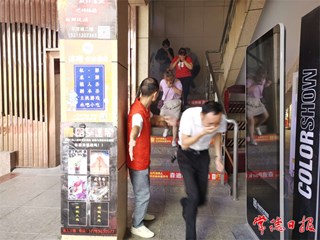 消防安全进商圈 为游客撑起“平安伞”