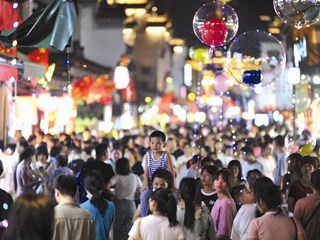 常德河街国庆忙