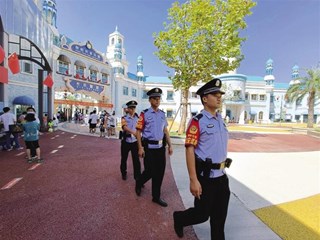 “警察蓝”“火焰蓝”进景区 构筑安全“风景线”
