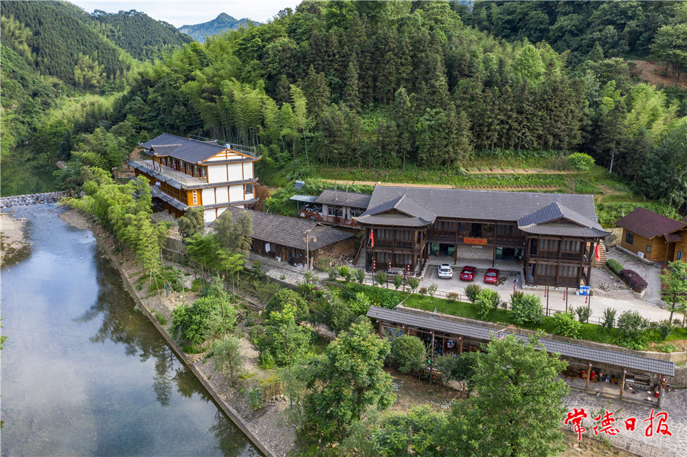 赛阳村民宿   周桂成摄.jpg