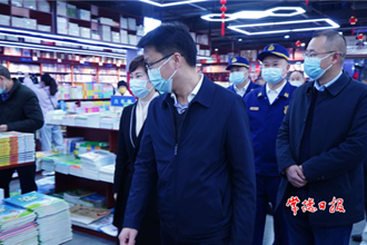 市领导带队开展文化市场节前综合检查