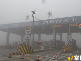 【津市市】大雾天气 交警全员上岗保平安