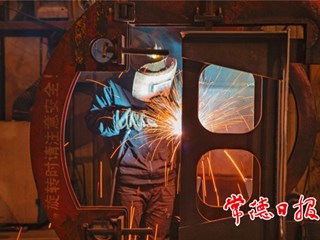 【经济】“小巨人”节前忙交付