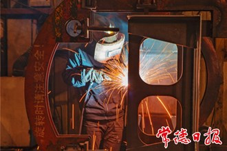 【经济】“小巨人”节前忙交付