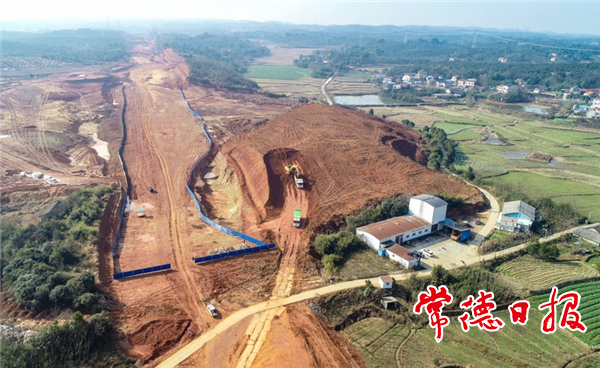 【社会】常德站动车存车线取土及运输工程正“加急”施工