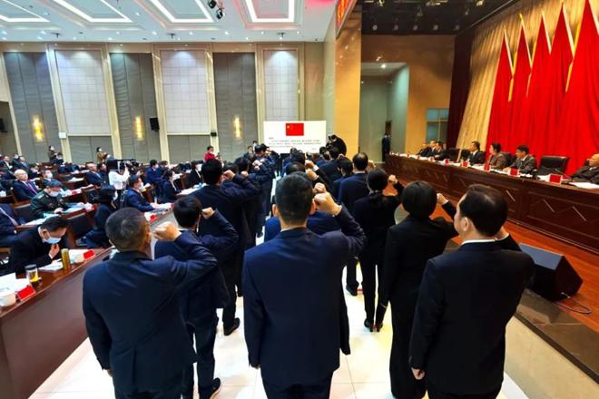 市八届人大常委会第二次会议举行第二次全体会议