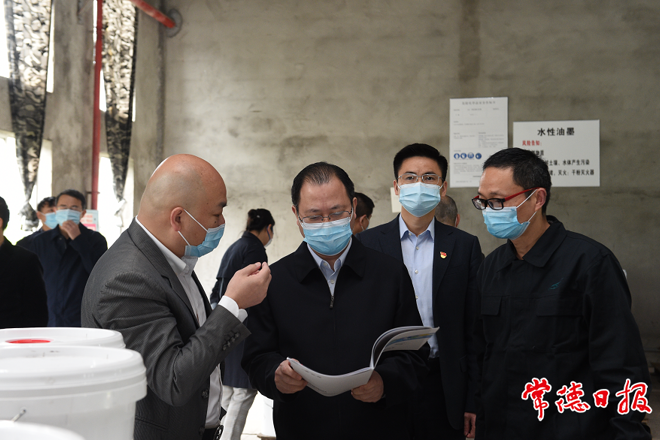 周振宇督导检查安全生产、疫情防控工作