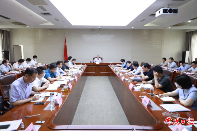 周振宇在全市经济运行调度会上强调 全力稳住经济基本盘 确保实现“双过半”