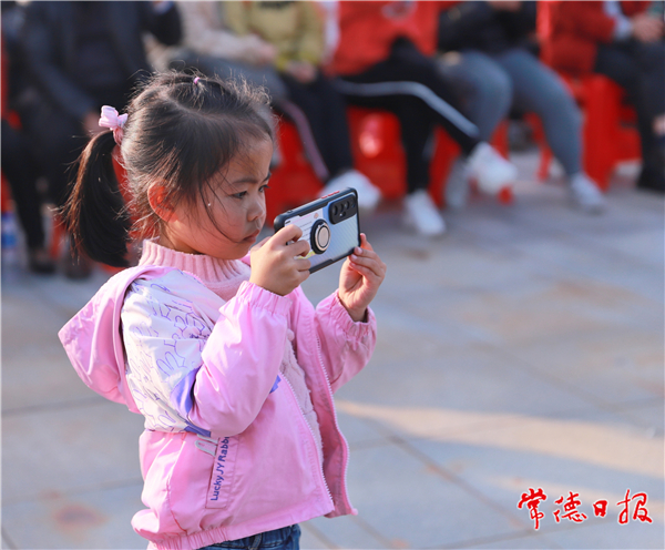 鲁红英-小小摄影家-1.jpg