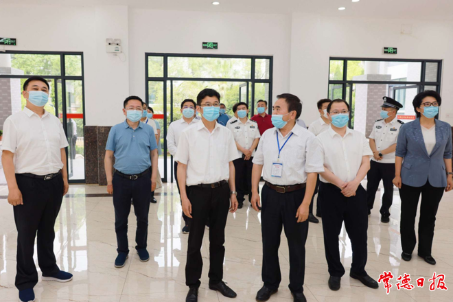 市领导督导检查高考备考工作