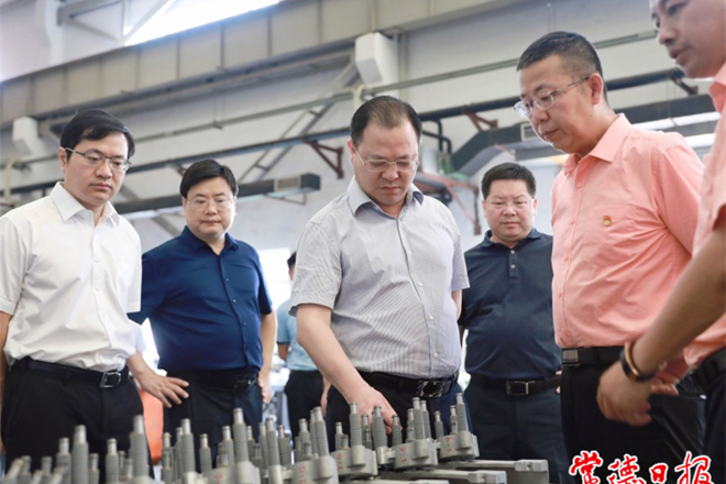 周振宇调研先进装备制造产业发展 坚定信心决心 紧盯千亿产业目标强力作为