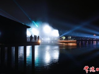 【摄影报道】喷泉水秀，天幕露营，渔歌营地夜晚迎来第一波游客