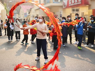 【文化】武陵区富强社区邀请小朋友舞绸龙
