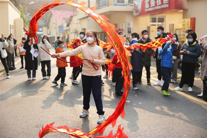 【文化】武陵区富强社区邀请小朋友舞绸龙