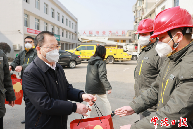 周振宇看望一线值班人员督导各项重点工作 统筹做好各项工作 确保群众生活安宁祥和