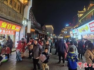 【经济】人气旺 市场热 春节期间我市消费市场红红火火