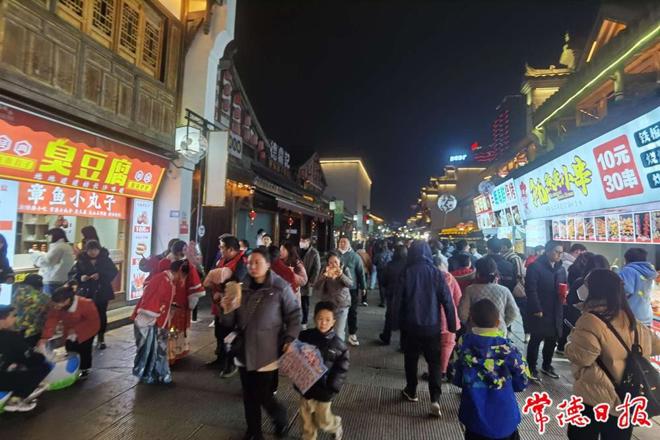 【经济】人气旺 市场热 春节期间我市消费市场红红火火