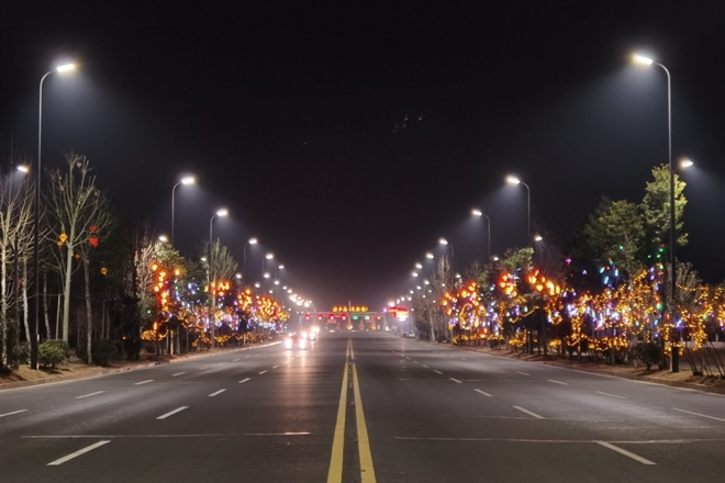 【社会】安乡县春节彩灯带装扮美轮美奂